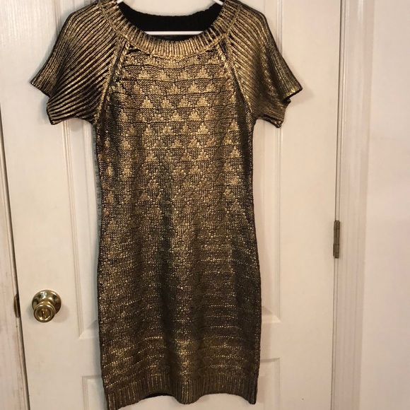 Romeo & Juliet Couture Dresses & Skirts - Romeo and Juliet Couture Gold Thread Dress